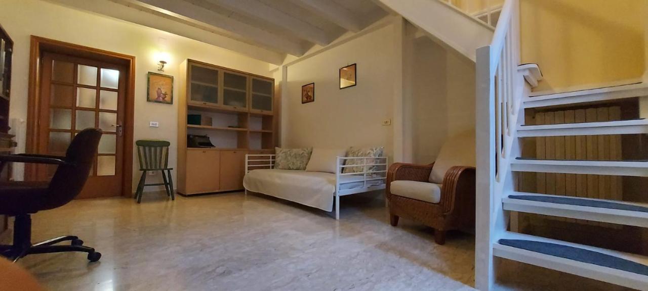 Holiday House Nel Cuore Di Bari Exterior photo