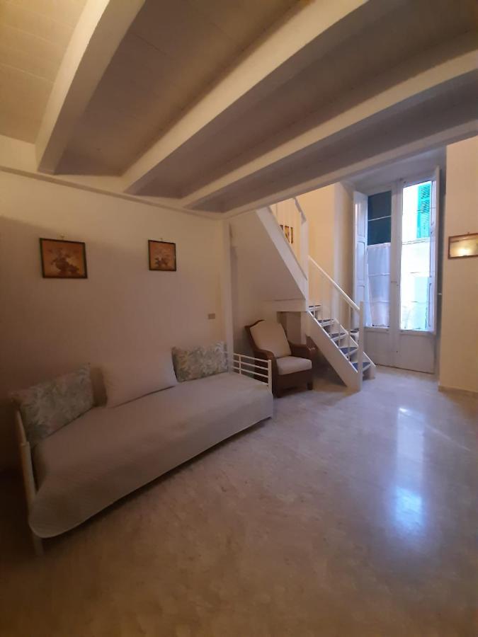 Holiday House Nel Cuore Di Bari Exterior photo