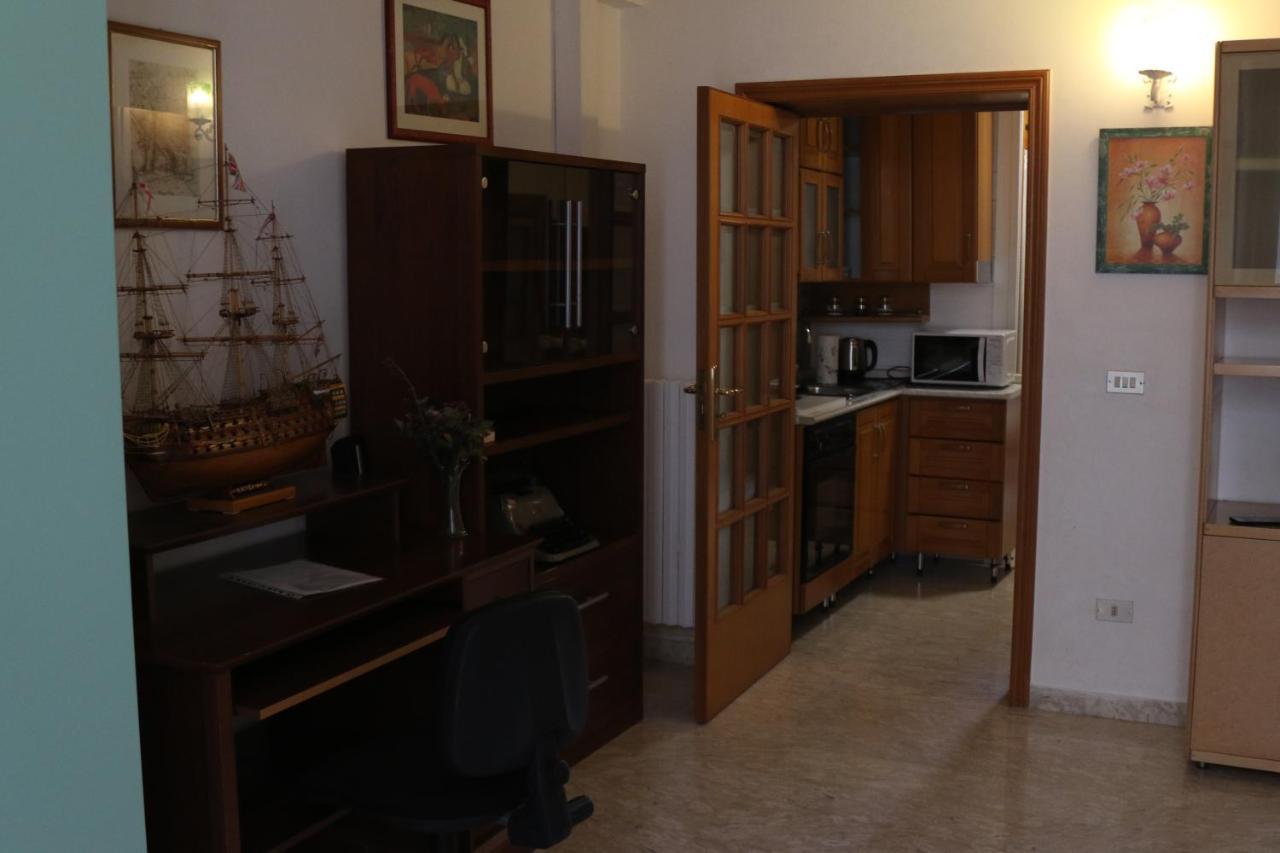 Holiday House Nel Cuore Di Bari Exterior photo